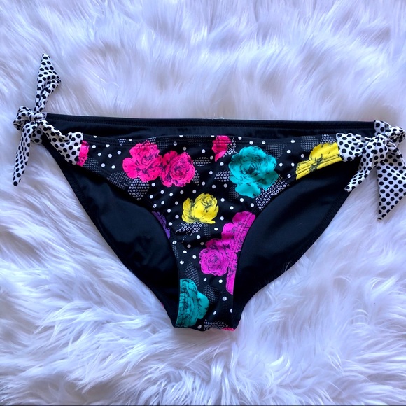 🟡 2/$15 XHILERATION Reversible Bikini bottom - Picture 1 of 5